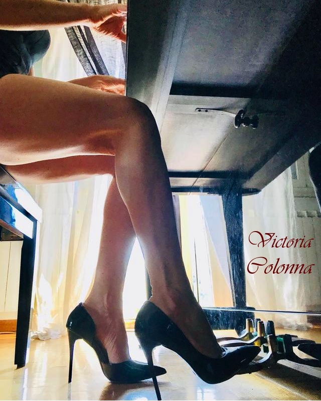 Miss_Victoria_Colonna_feet_51f29